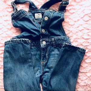 GAP Bottoms - Baby Gap denim Overalls 18/24 Months GAP Bottoms - Baby Gap denim Overalls 18/24 Months